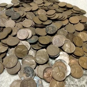 This listing offers unsearched rolls of circulated Lincoln Wheat small cent coins from the United States. The coins are mixed from the years 1909 to 1958 and were minted in locations P, S, and D.